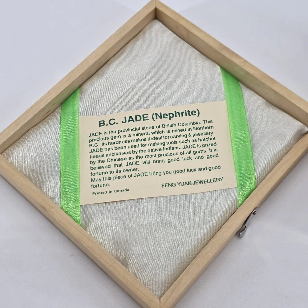 British Columbia‎ Canadian Jade Bear Clock Hand Carved BC Nephrite Green Stone